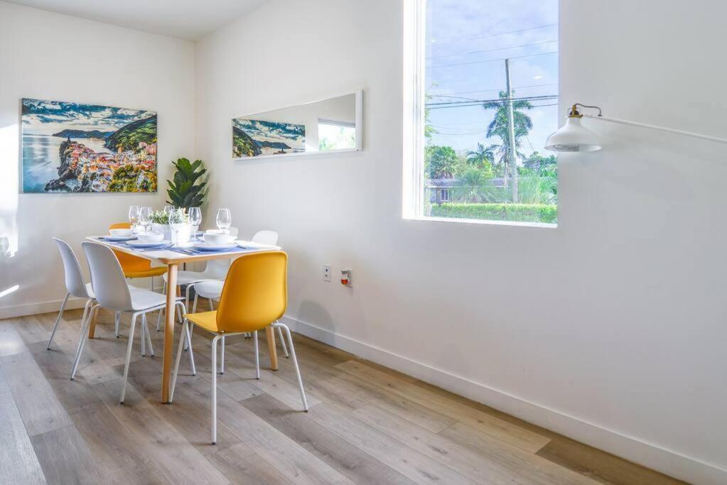 Hébergement de vacances Amazing Town House 15 Min From The Beach Wfree Parking