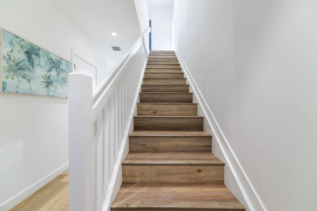 Amazing Town House 15 Min From The Beach Wfree Parking Hébergement de vacances