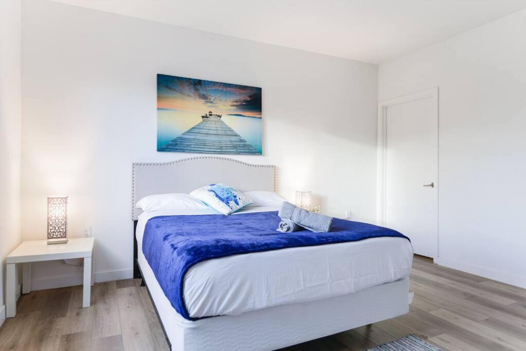 Hébergement de vacances Amazing Town House 15 Min From The Beach Wfree Parking