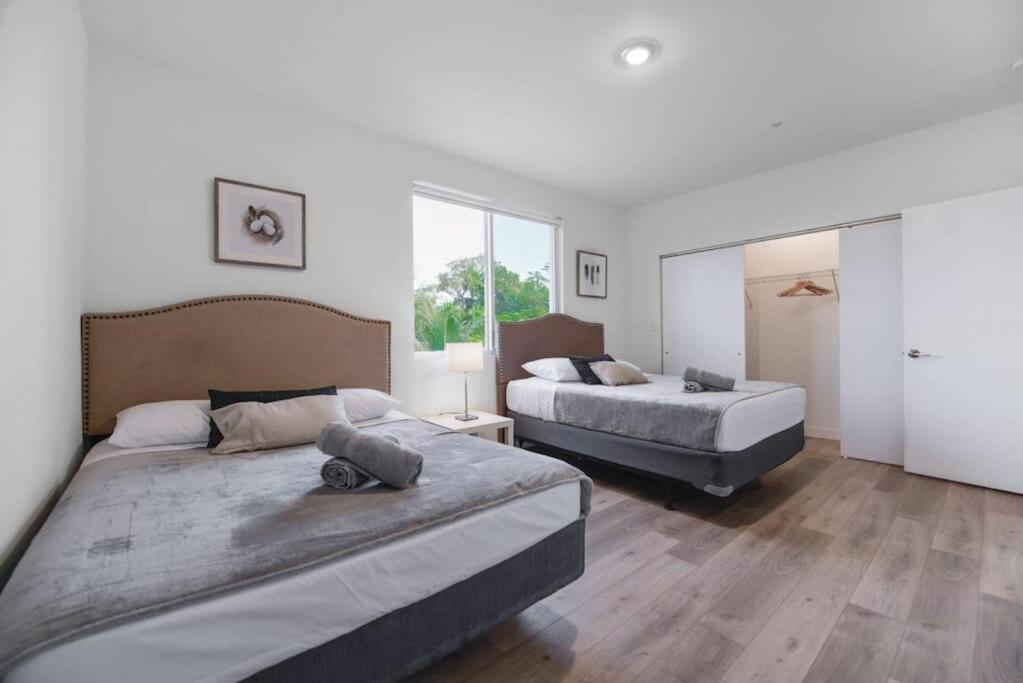 Hébergement de vacances Amazing Town House 15 Min From The Beach Wfree Parking